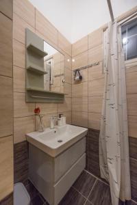 Spacious n Cozy 5BEDROOM Apartment on Teréz Boulevard