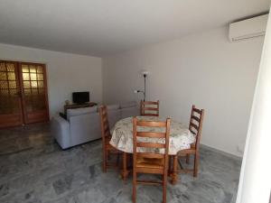 Appartement Fréjus - T3 - 2 chambres - 4 personnes - garage - clim - port à 300 m