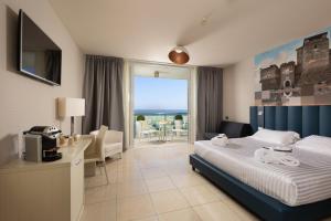 Privilege Room with 1 Double Bed and 1 Single Bed, Sea Front room in Mercure Hotel Rimini Artis