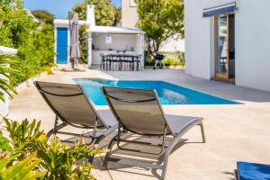 Villa exclusiva frente al mar con jardin y piscina