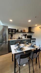 New York Style Loft in Downtown Vancouver-Ideal for World Cup 2026, Sleeps 4