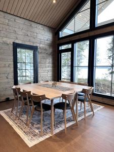 Villa Norvahovi - Lake view, sauna and wood interior