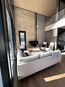 Villa Norvahovi - Lake view, sauna and wood interior