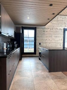 Villa Norvahovi - Lake view, sauna and wood interior