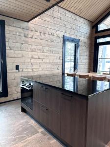 Villa Norvahovi - Lake view, sauna and wood interior