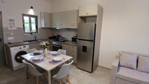 EVDOKIAS Apt,brand new 2025 modern Apt in the center of Alikanas