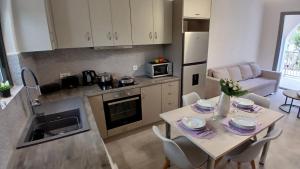 EVDOKIAS Apt,brand new 2025 modern Apt in the center of Alikanas