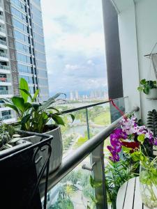 Helen Homestay 1 bed room trong căn hộ chủ nhà đang ở tại Park4-Vinhomes Central Park kế bên Toà Landmak 81