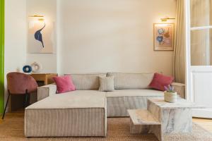 Artistic Apartment In The Center Of Town