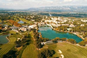 Villas Villa Haut de Gamme Golf de Pont Royal 6 Personnes, Climatise, Piscine : photos des chambres
