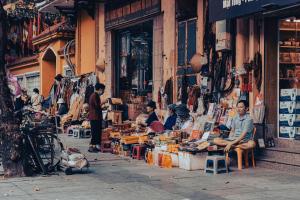 Leng Viethome 4 500m to Hoan Kiem Lake