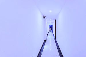 LE - CASHEW By 2 Minute Walking New Delhi Railway Station - Metro Station Main Road Building