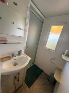 Maisons de vacances Bungalow 341 pour 6 a 8 pers Camping Siblu 4 etoiles le Lac des Reves : photos des chambres