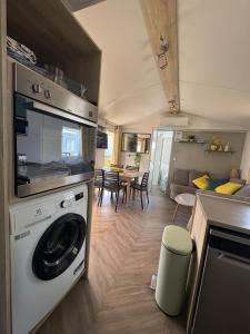 Maisons de vacances Bungalow 341 pour 6 a 8 pers Camping Siblu 4 etoiles le Lac des Reves : photos des chambres