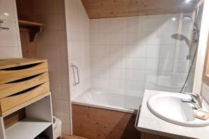 Chalets Votre Havre de Paix en Montagne - chalet 6 personnes avec piscine et sauna : photos des chambres