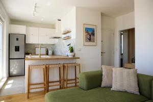 Kikis Sea View Open Apartment with Terrace and Jacuzzi