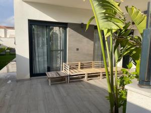 Frontsea Beach bungalow with swiming pool and long terrace
