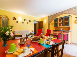 Farmhouse in hilly area in Gubbio with pool