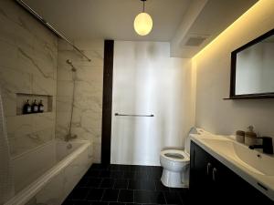 Spacious duplex 2 BR apartment max 6 guests - 3 min walk to BTS Nana