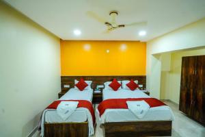 Blossoms Room - Opp Birla Mandir - Located in City Center