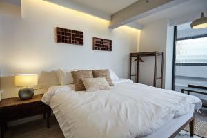 Stylish duplex 2 BR apartment - 3 mins walk to BTS Nana