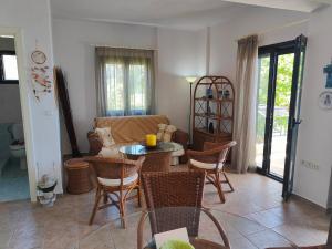 Electras Beach Front Apartment in Nea Skioni