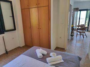 Electras Beach Front Apartment in Nea Skioni