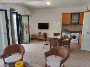 Electras Beach Front Apartment in Nea Skioni