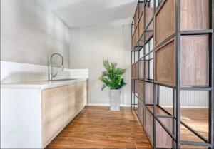 Luxe Modern Studio
