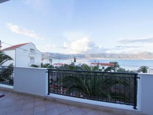 Modern Apartment in Slatine with Terrace