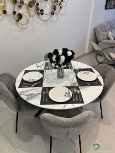 1 BR Apartment in Downtown Dubai