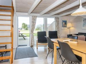 6 person holiday home on a holiday park in Hemmet