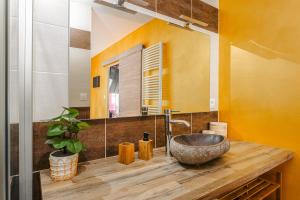 Jungle Saintaise - Coeur de ville, Calme, Tv 4K, Fibre, Netflix, Parking Surveillé Qpark 150m