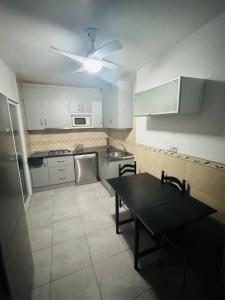 Spacious apartment 100m from the beach and promenade