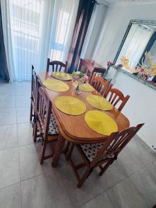 Spacious apartment 100m from the beach and promenade