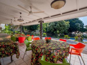 Burleigh Villa 7 Bedrooms & 6 Bathrooms