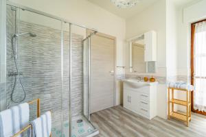 Elegante Appartamento con Terrazzo - Free Parking & Wifi
