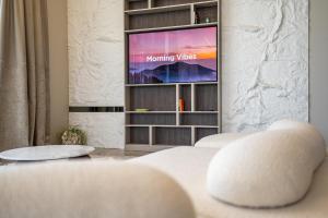 5 bedrooms 5 bathrooms LUXURY House with pool