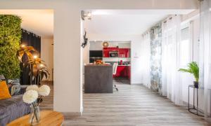 Jungle Saintaise - Coeur de ville, Calme, Tv 4K, Fibre, Netflix, Parking Surveillé Qpark 150m