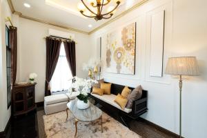 Modern Lanna Style Grand Pool Villa