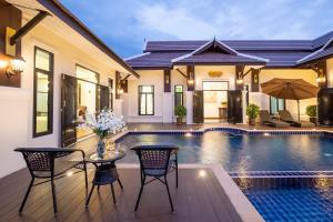 Modern Lanna Style Grand Pool Villa