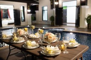 Modern Lanna Style Grand Pool Villa