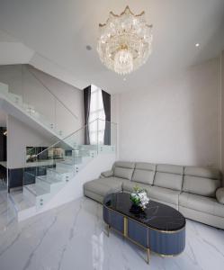 A9 Airport Modern Pool Villa