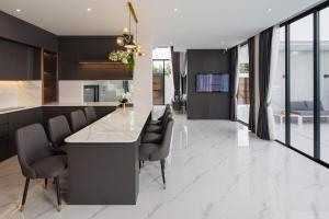 A9 Airport Modern Pool Villa