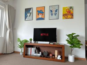 Zuzi Home To Ngoc Van , West Lake