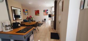 Maisons de vacances Maison avec garage 24 HEURES DU MANS VOITURES et toute manifestation : photos des chambres