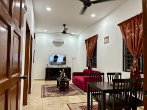 Pelangi Highway Homestay Biru,A5