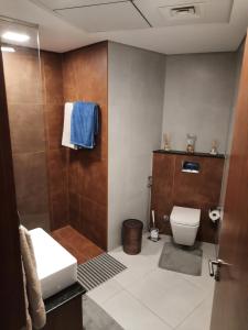 Premium Artistic Apartment-Pool, Gym, Parking