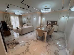 Luxury Penthouse apartment Mountain View Hyde park 3 master bedrooms ماونتن فيو هايد بارك شقة فاخرة 3 غرف نوم ماستر