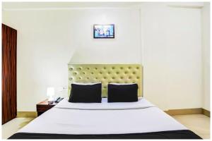 HOTEL TRIPLE PREMIUM TREE Near Bhubaneswar Railway Station - Having Restaurant - Air Conditioning Rooms - With Free Wifi & Parking Available - A Top Rated Premium Hotel In Bhubaneswar City